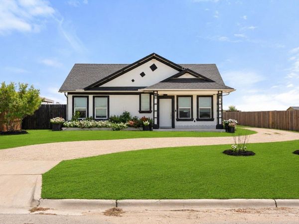 360 Vaquero LN, Kyle, TX 78640