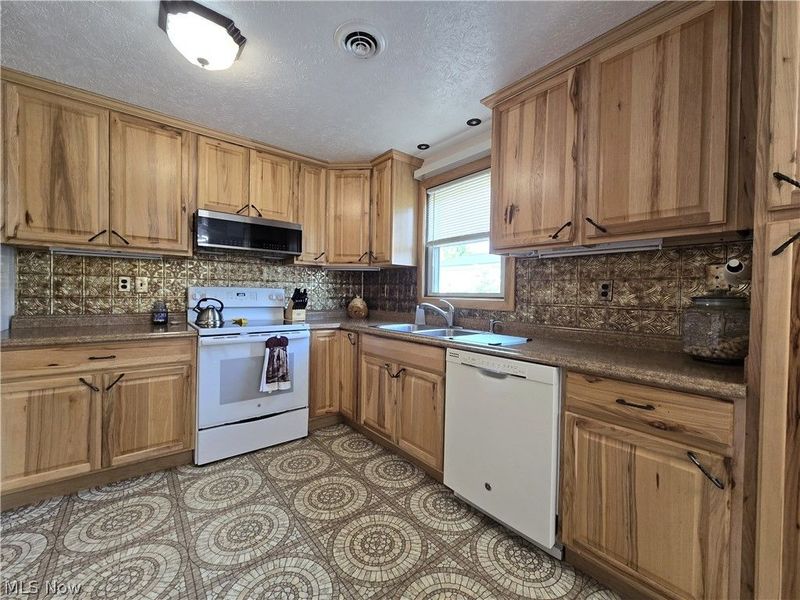 1 Jasmin , Rittman, OH 44270 Photo 7