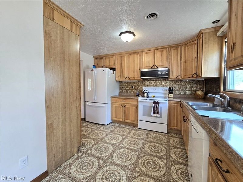 1 Jasmin , Rittman, OH 44270 Photo 9