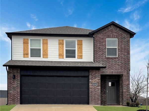 4572 W Triangle Street , Fayetteville, AR 72704