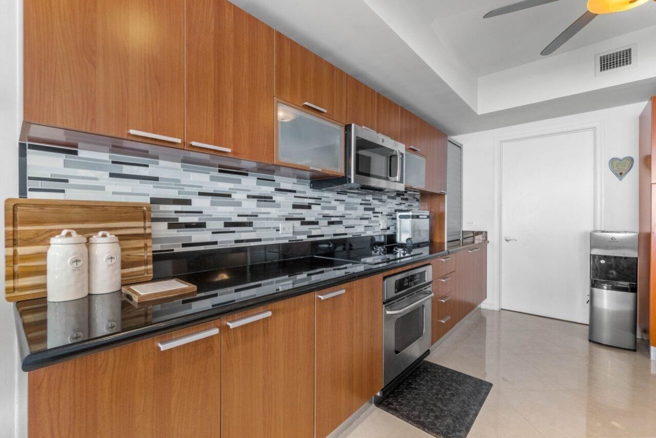 2650 Lake Shore Drive, Unit 1906, Riviera Beach, FL 33404 Photo
