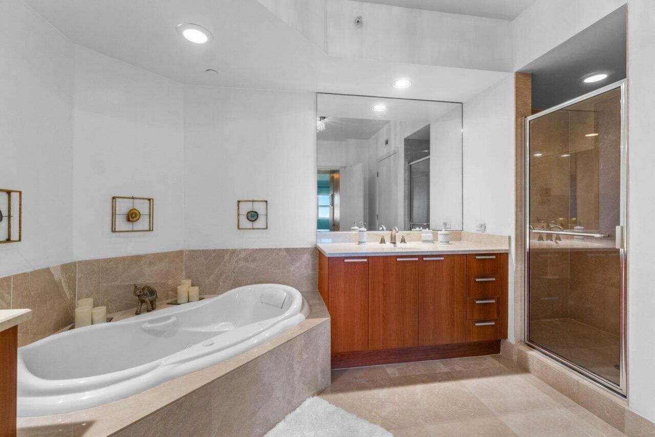 2650 Lake Shore Drive, Unit 1906, Riviera Beach, FL 33404 Photo