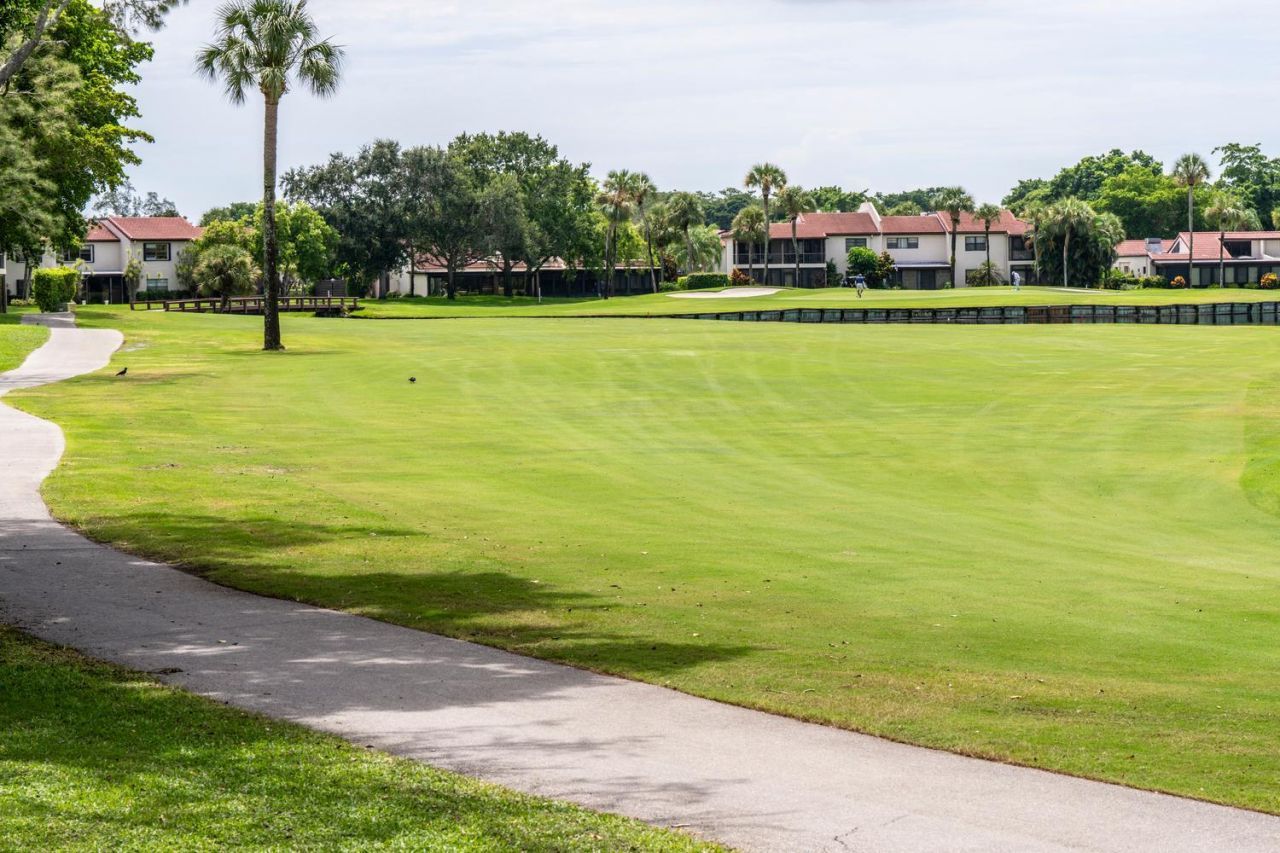 8425 Casa Del Lago, Unit H, Boca Raton, FL 33433 Photo