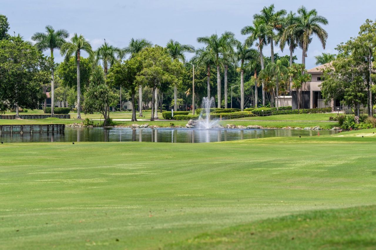 8425 Casa Del Lago, Unit H, Boca Raton, FL 33433 Photo