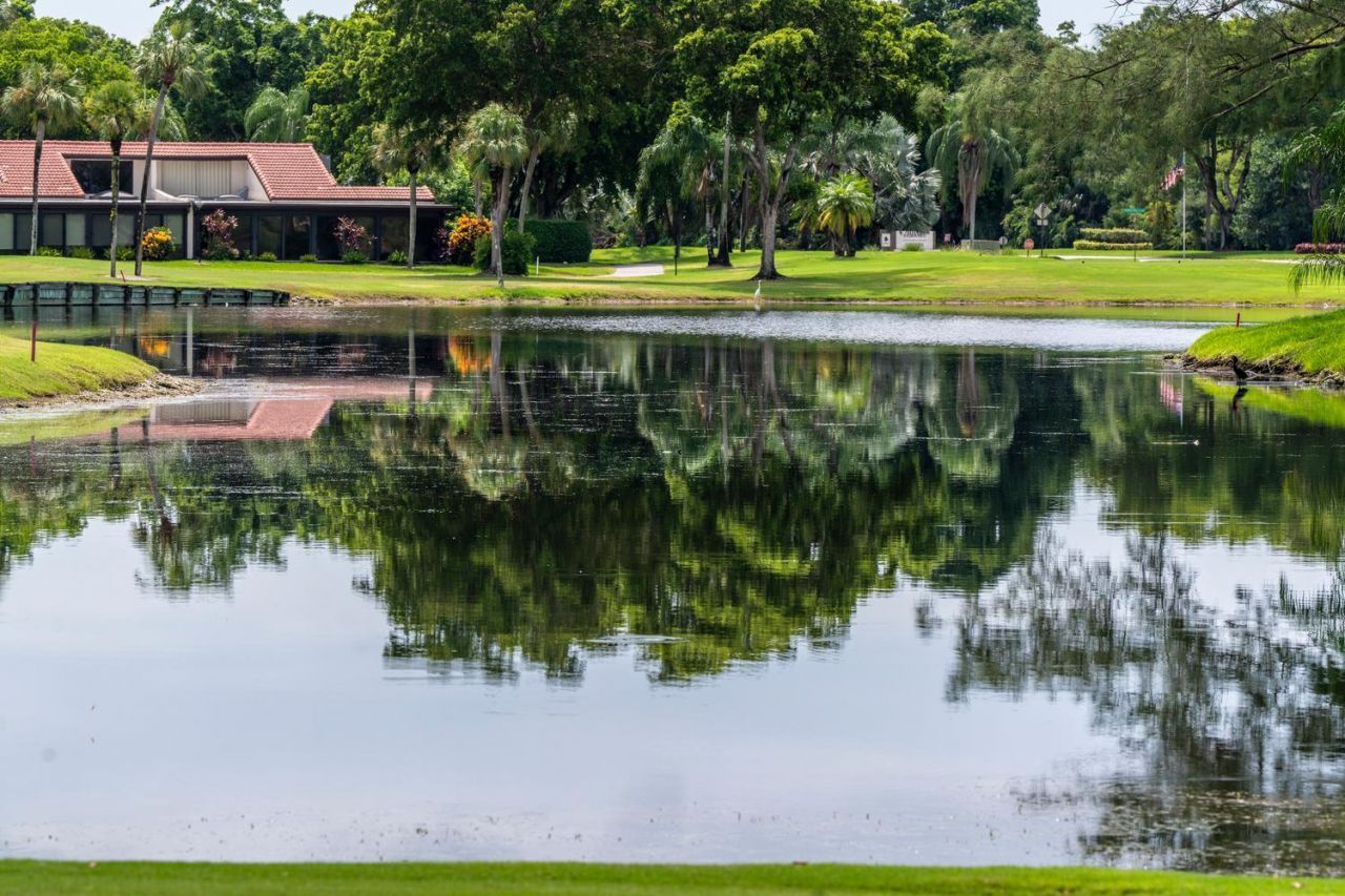 8425 Casa Del Lago, Unit H, Boca Raton, FL 33433 Photo
