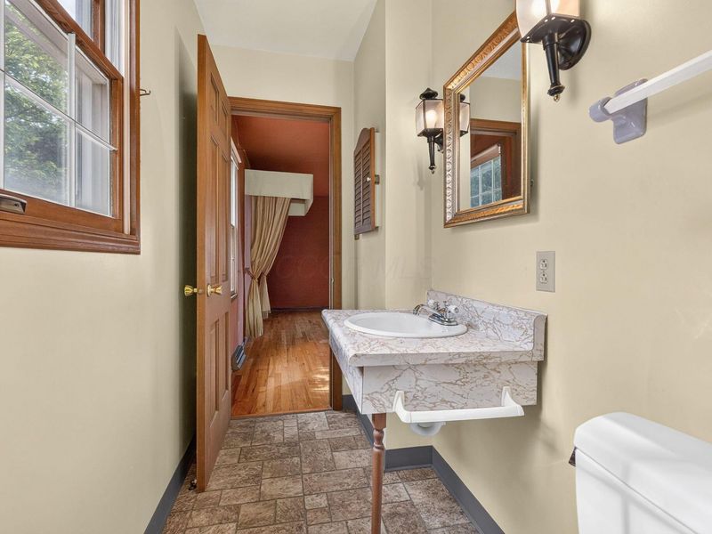 6450 Skywae Drive , Columbus, OH 43229 Photo 19