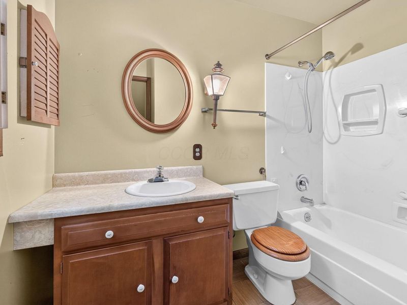 6450 Skywae Drive , Columbus, OH 43229 Photo 23