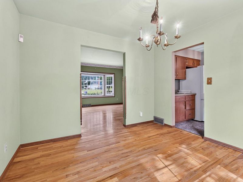 6450 Skywae Drive , Columbus, OH 43229 Photo 5