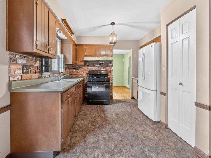 6450 Skywae Drive , Columbus, OH 43229 Photo 6