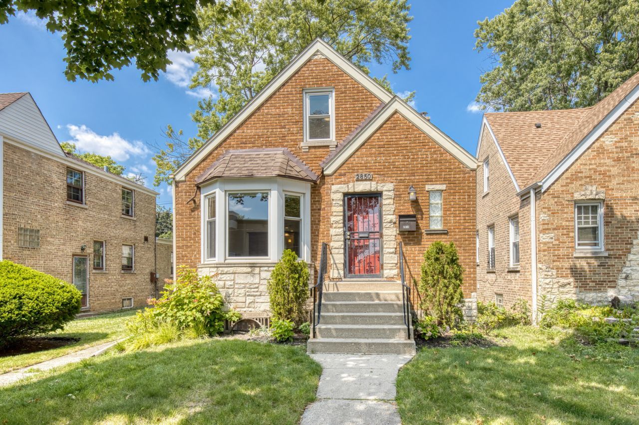 2850 W Chase Avenue, Chicago, IL 60645 Main Photo