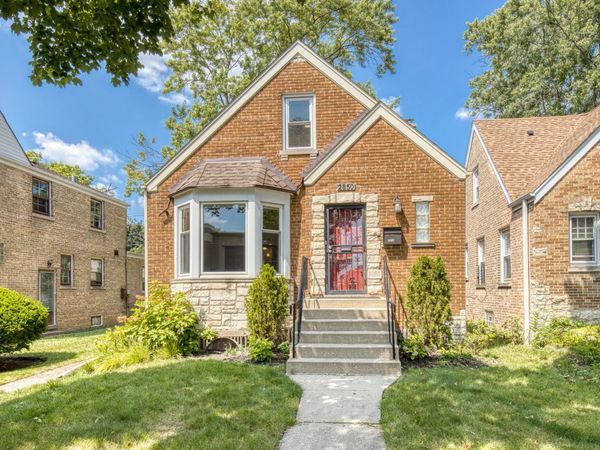 2850 W Chase Avenue, Chicago, IL 60645