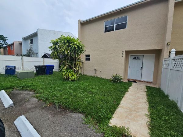 954 SW 74th Ave , North Lauderdale, FL 33068