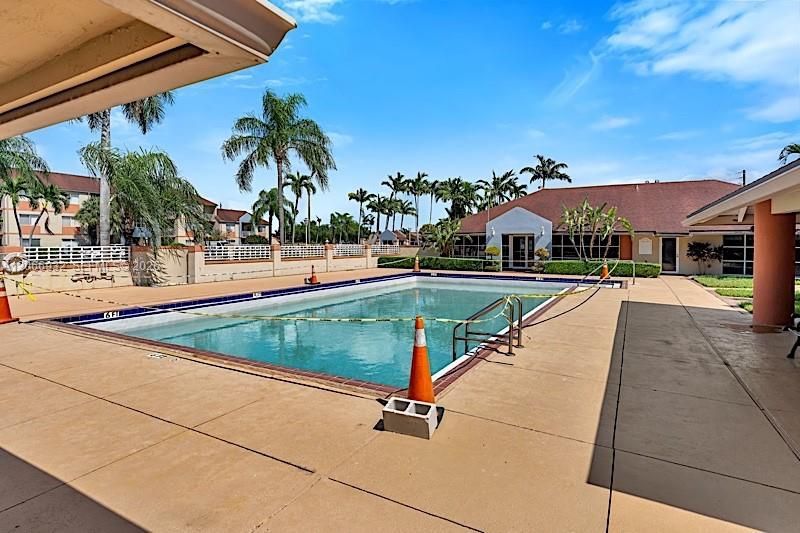 18830 NW 57th Ave , Unit 304, Hialeah, FL 33015 Photo