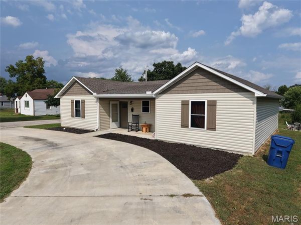 1102 Thomasville Road, Houston, MO 65483