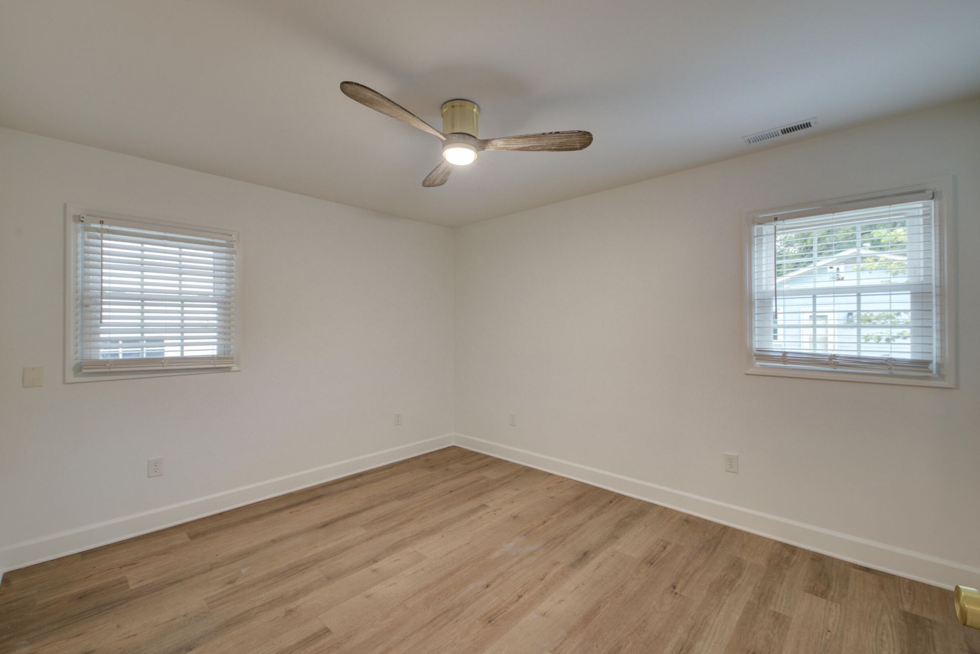 2660 Orchid Avenue Photo 24