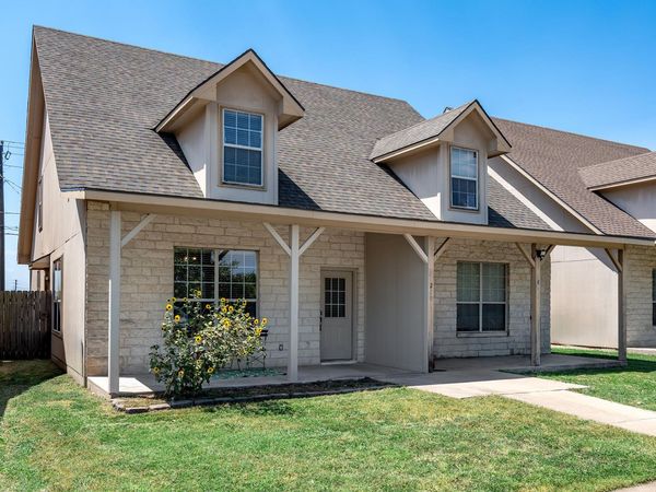 200 Sandstone DR, Unit E/F, Jarrell, TX 76537