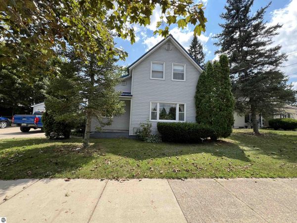 1001 Chestnut, Cadillac, MI 49601