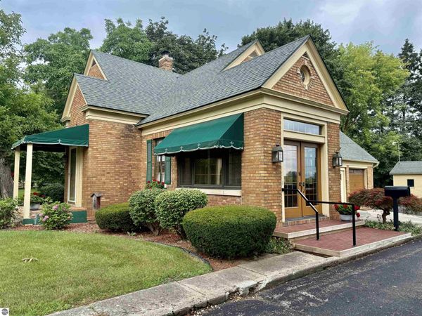 717 Saginaw Street E, Breckenridge, MI 48615