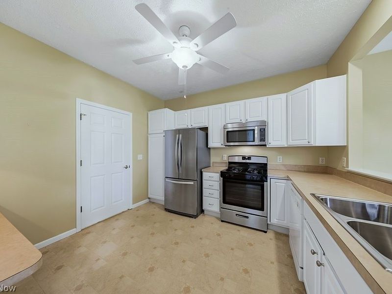 4 Whitaker Cove, Avon Lake, OH 44012 Photo 25