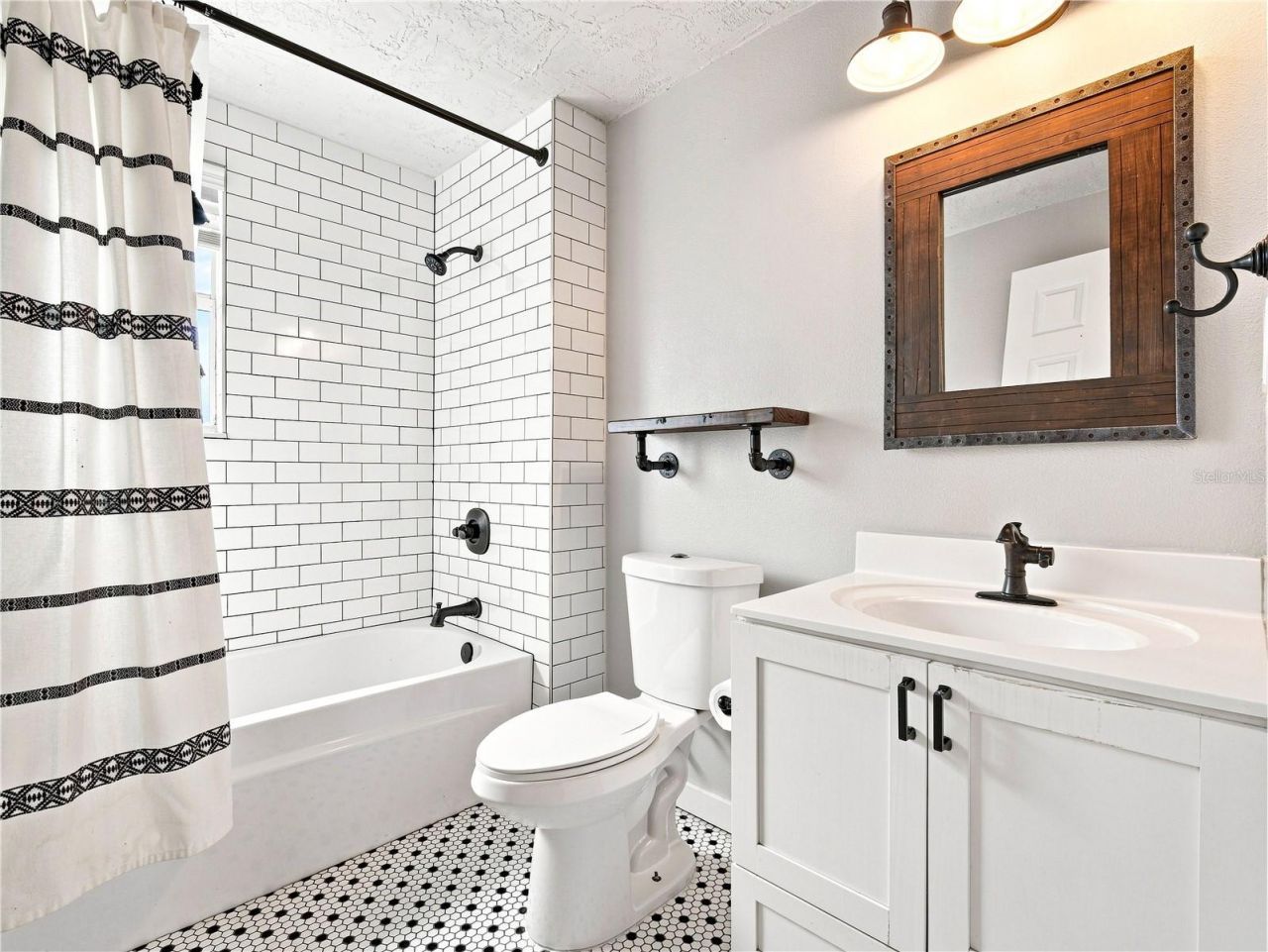813 Live Oak Street, New Smyrna Beach, FL 32168 Photo