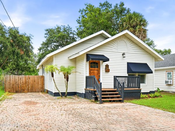 813 Live Oak Street, New Smyrna Beach, FL 32168