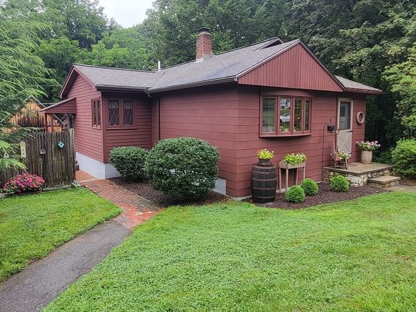 22 Hill St, Hopedale, MA 01747
