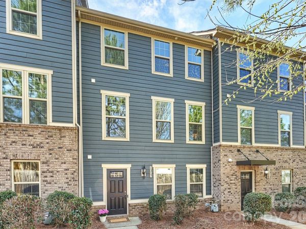 1317 Queen Lyon Court, Charlotte, NC 28205