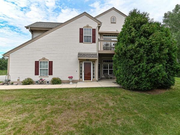 8634 S Roxbury WAY, Oak Creek, WI 53154