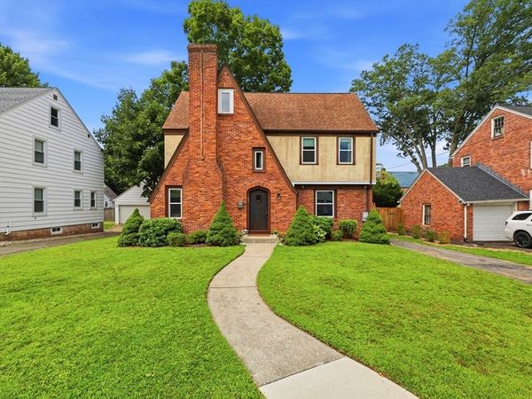 66 Rencelau St, Springfield, MA 01118