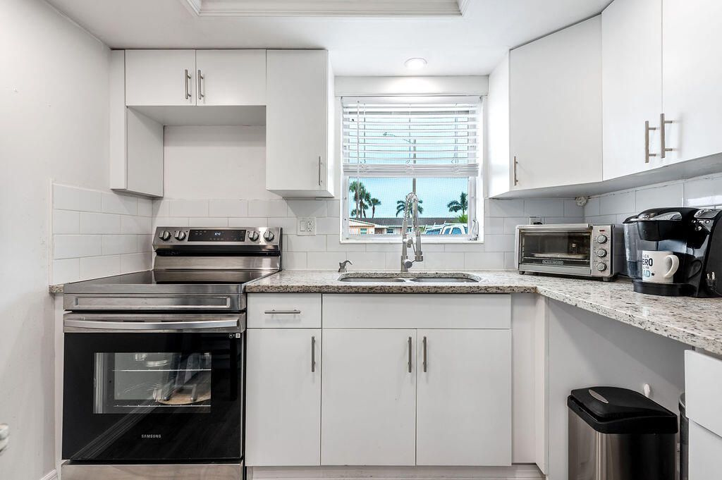 2523 Dudley Drive W, Unit B, West Palm Beach, FL 33415 Photo