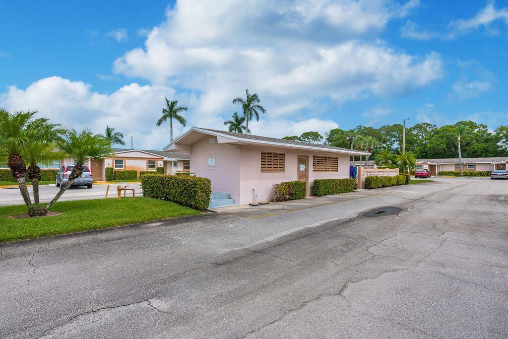2523 Dudley Drive W, Unit B, West Palm Beach, FL 33415 Photo