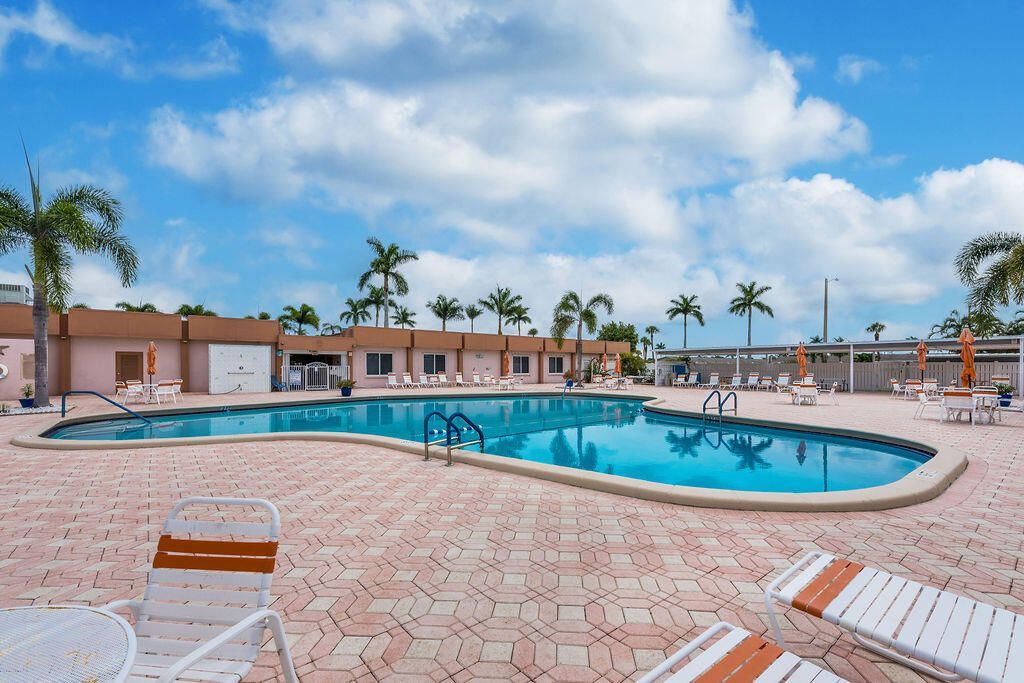 2523 Dudley Drive W, Unit B, West Palm Beach, FL 33415 Photo