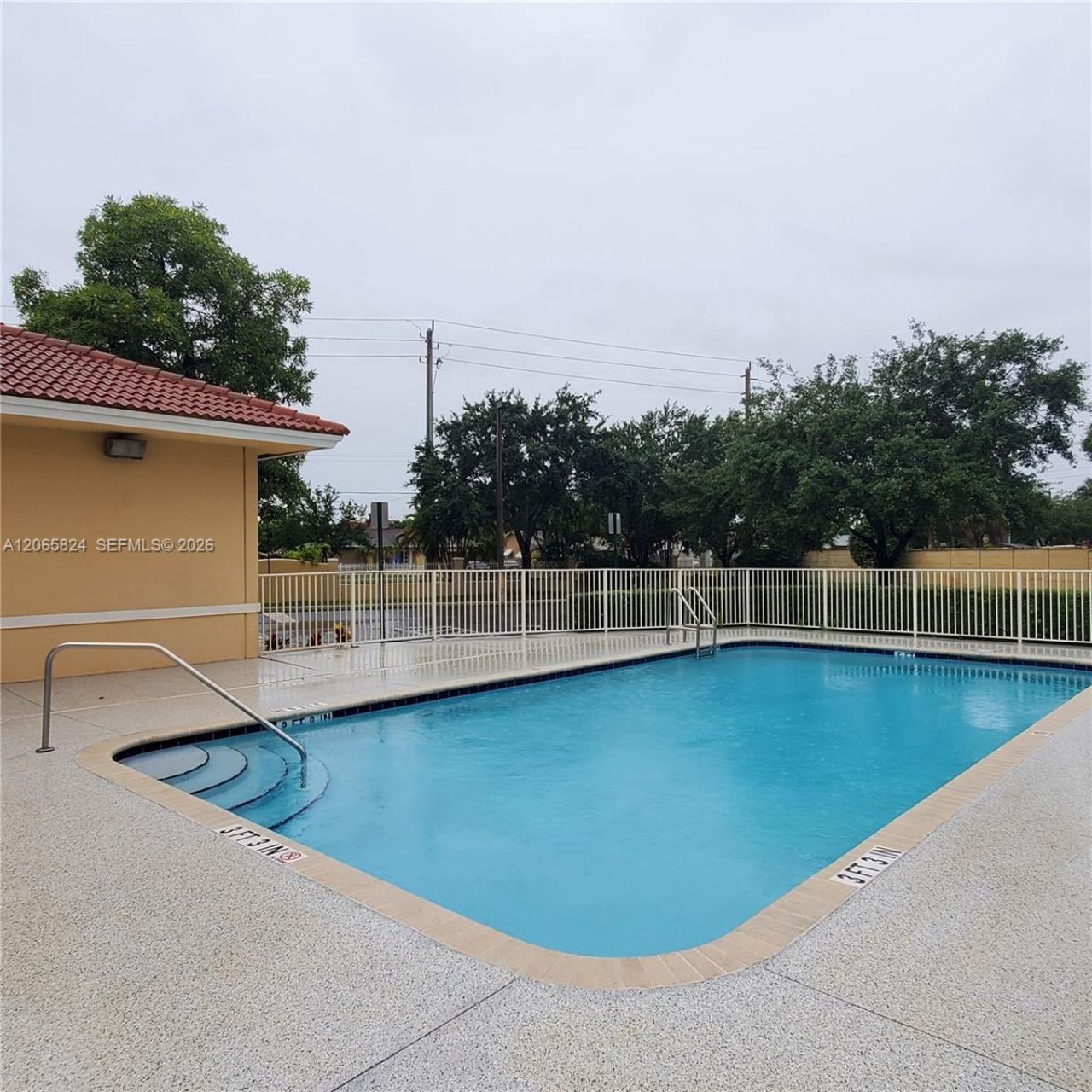 9909 Westwood Dr, Unit 12-1, Tamarac, FL 33321 Photo