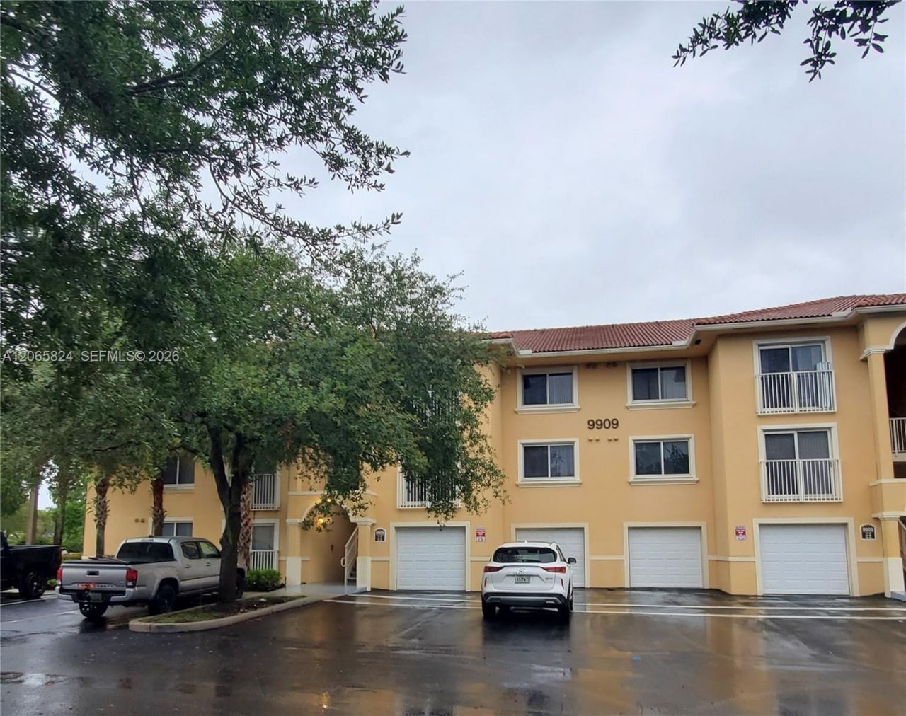 9909 Westwood Dr, Unit 12-1, Tamarac, FL 33321 Photo