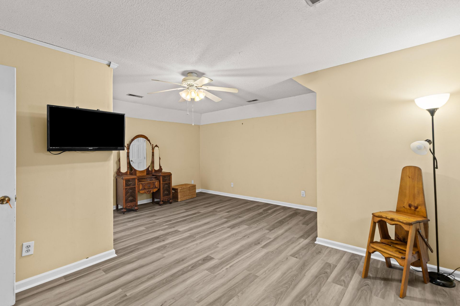 111 Seven Oaks Lane Photo 33