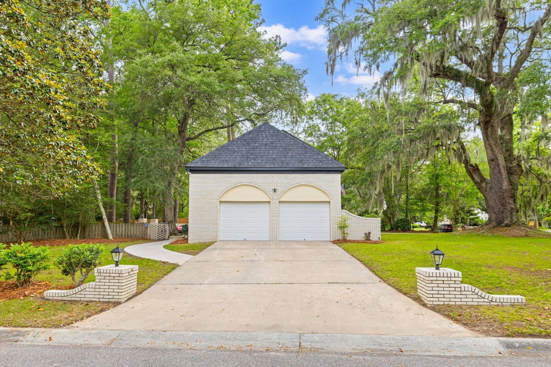 111 Seven Oaks Lane Photo 5