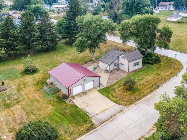 203 Pine Avenue, Charter Oak, IA 51439