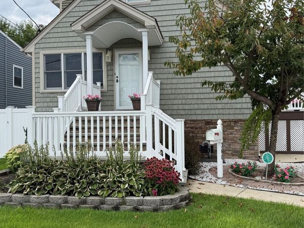 360 West Drive, Copiague, NY 11726