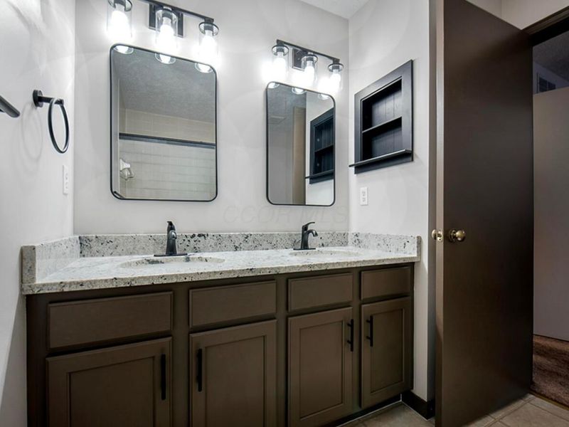 1047 Pinewood Lane, Unit 9-5, Gahanna, OH 43230 Photo 24
