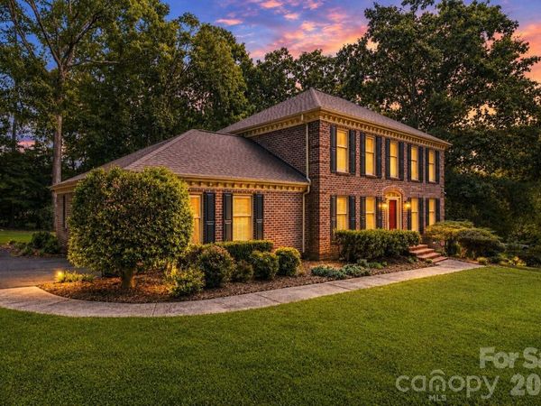 3906 Wandering Lane NE, Hickory, NC 28601