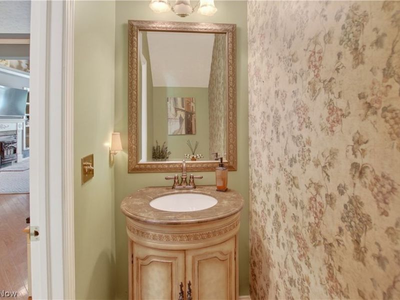 33253 Fairport Drive, Avon Lake, OH 44012 Photo 11