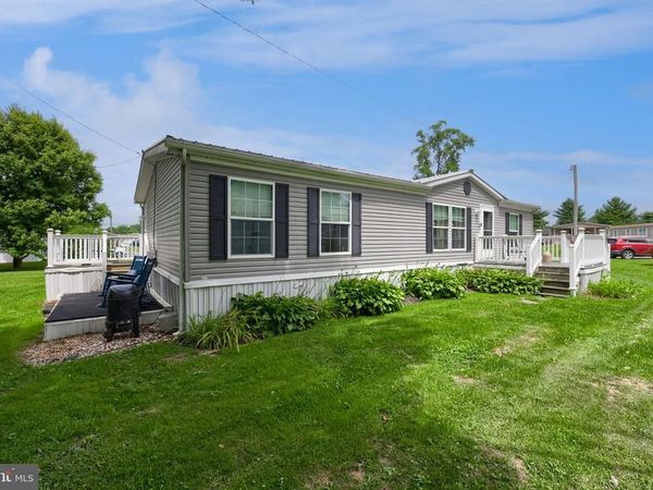 204 AMBER CIRCLE , NEW HOLLAND, PA 17557