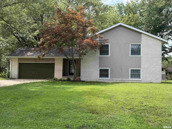 318 MEADOW Drive, Macomb, IL 61455