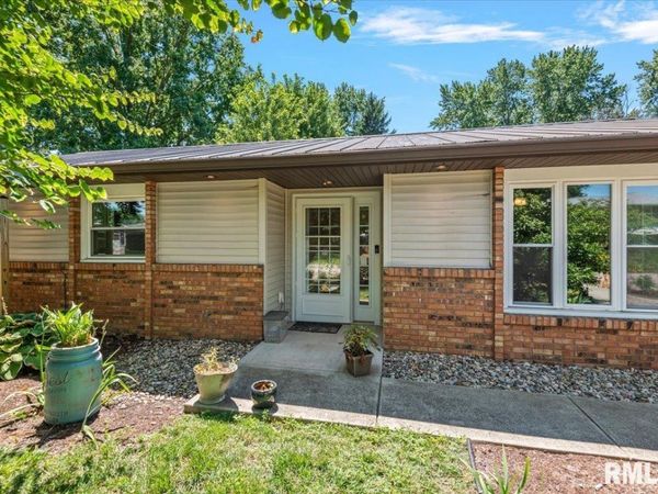 644 MAGNOLIA Drive, Chatham, IL 62629