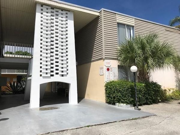 1500 Crescent Circle, Unit B211, Lake Park, FL 33403