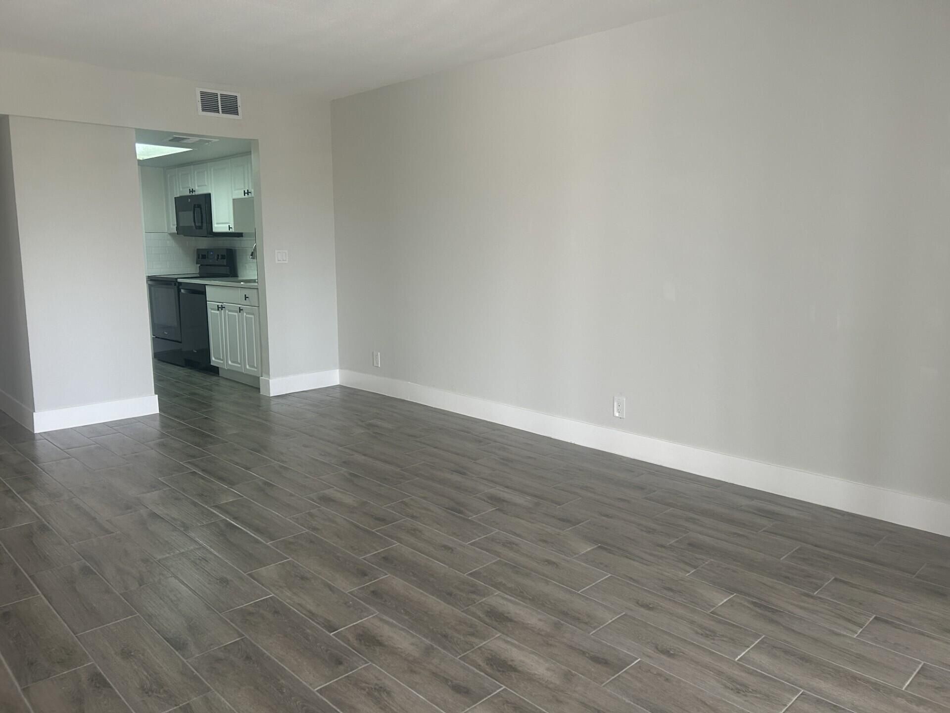 1500 Crescent Circle, Unit B211, Lake Park, FL 33403 Photo