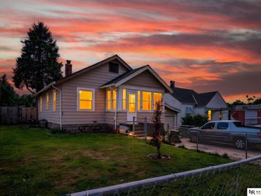4557 Seward, Omaha, NE 68104