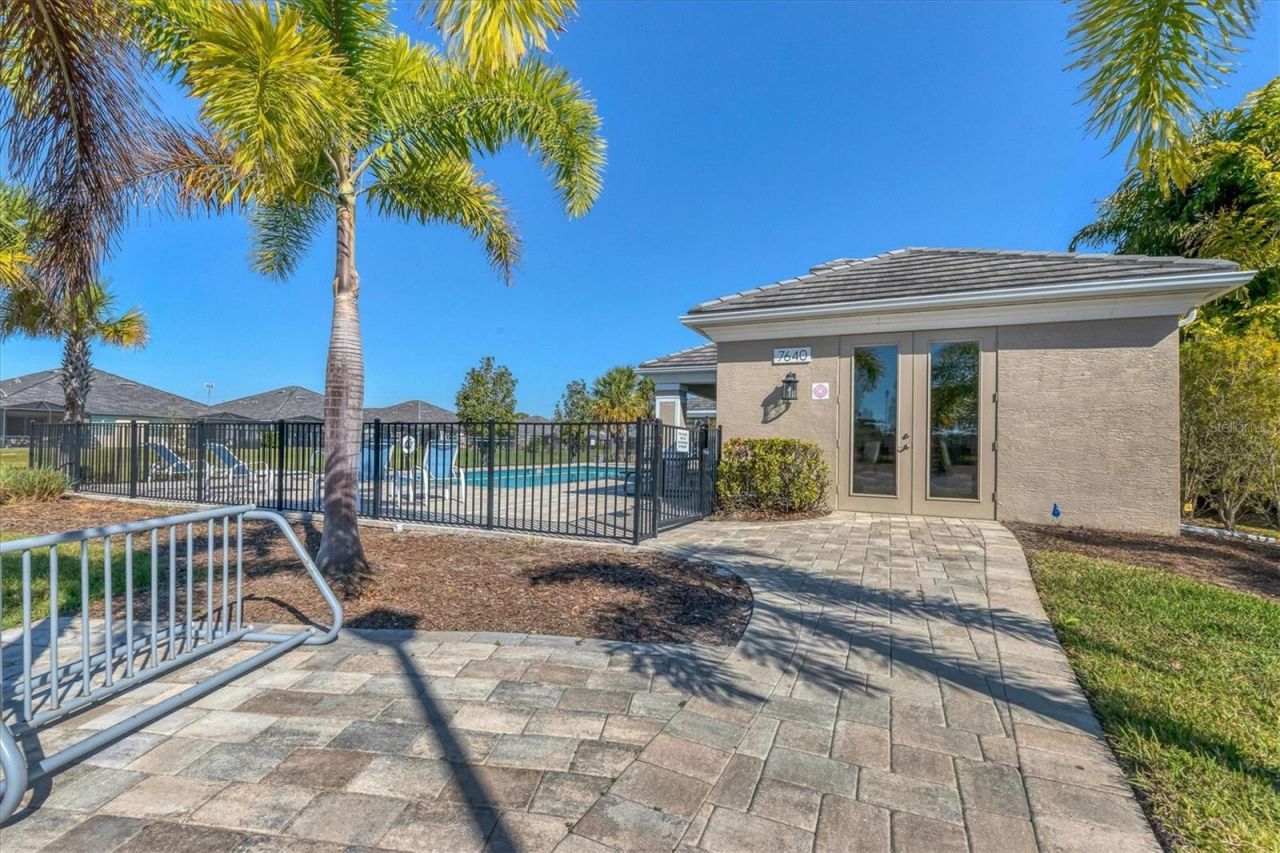 2905 Trustee Avenue, Sarasota, FL 34243 Photo