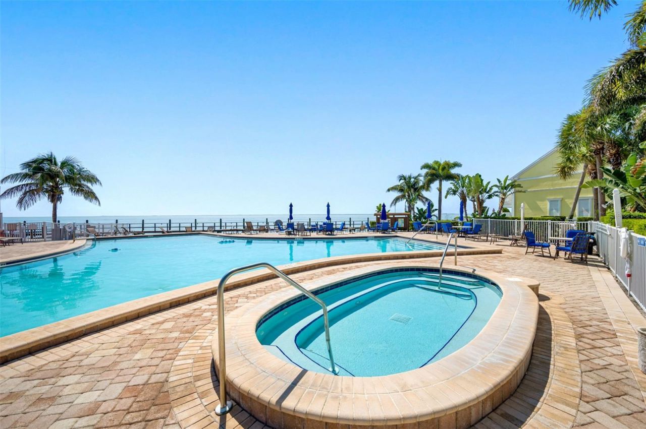 4728 Beach Drive Se, Unit B, Saint Petersburg, FL 33705 Photo
