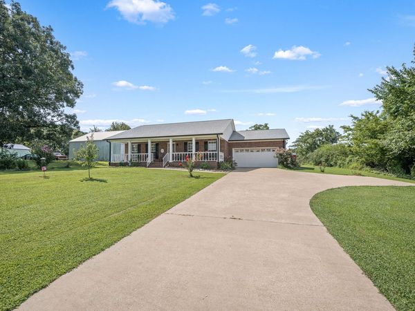 528 W Point Rd , Lawrenceburg, TN 38464